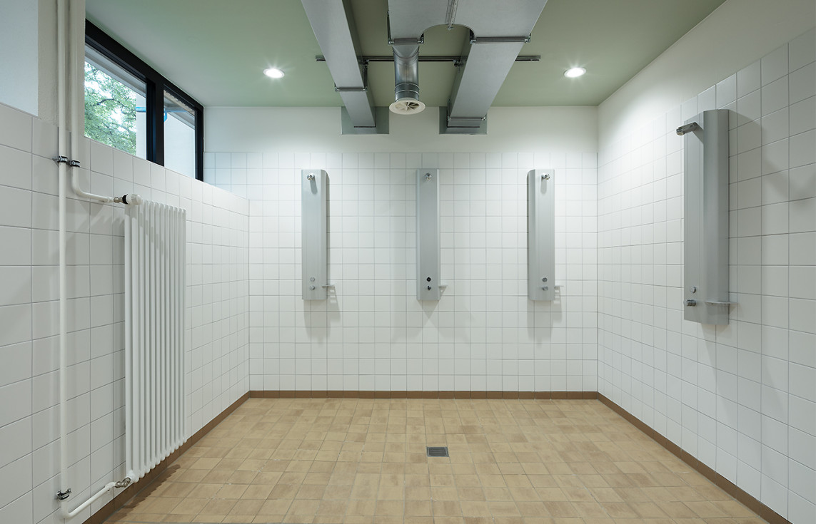 Instandsetzung Modernisierung Umkleiden und Treppenhaus Schule Architekturbüro Sanierung