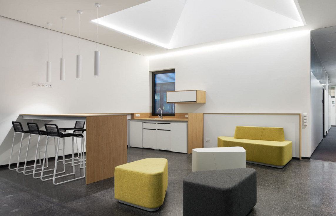 Michelin Lounge Slide 01