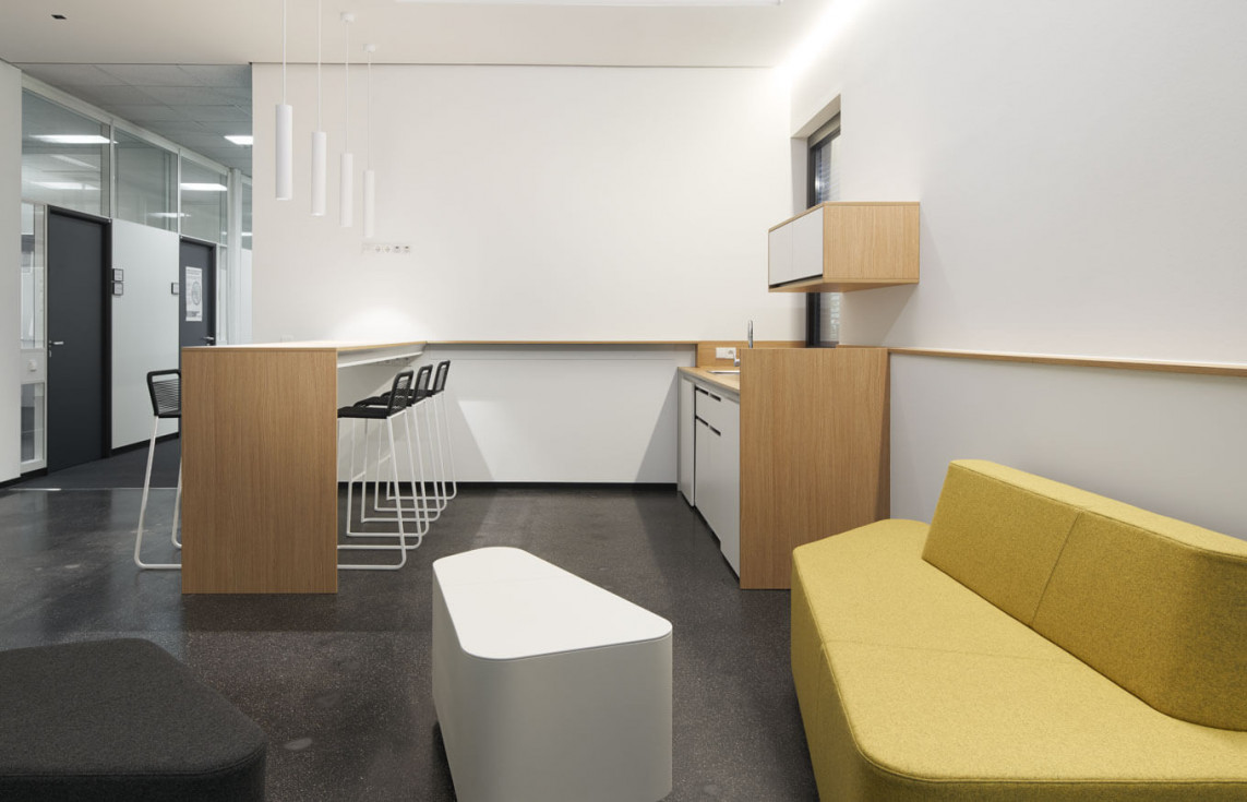 Michelin Lounge Slide 03